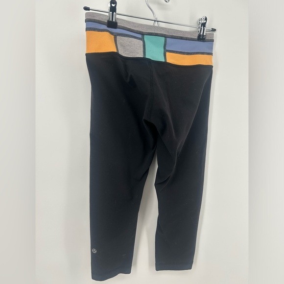 Lululemon Reversible Capri Leggings Size 4 Black - Picture 4 of 9